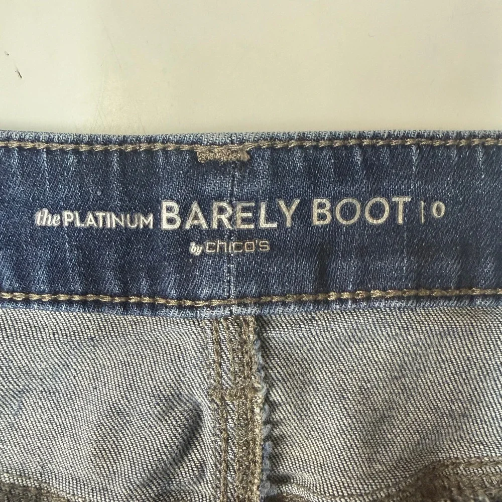 Chicos Jeans 0 Short Womens 4P Blue Platinum Barely Boot Dark Wash Stretch Denim